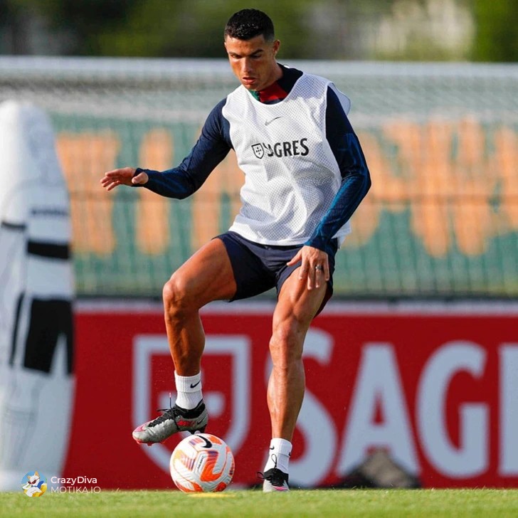 It’s common for players’ feet to be affected by years of playing soccer.