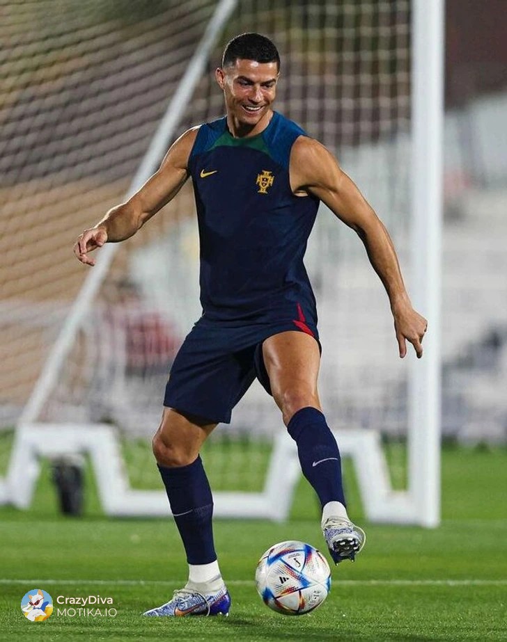 Cristiano Ronaldo Shared a Photo of Himself, and People Noticed a Worrying Detail