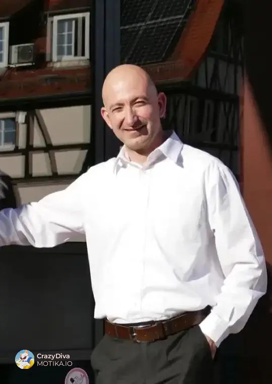Еден пријател забележал нешто кај Халиличар и тоа го сменило неговиот начин на размислување