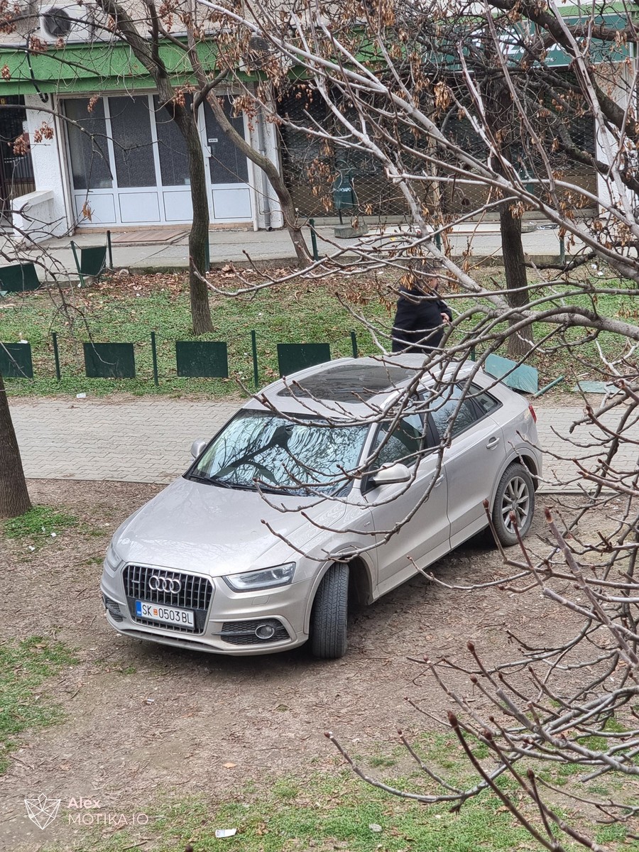 Да го направиме славен. 2 недели паркиран, никој не реагира