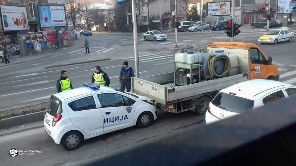 Само што ја направиле вратата, сега пак на сервис