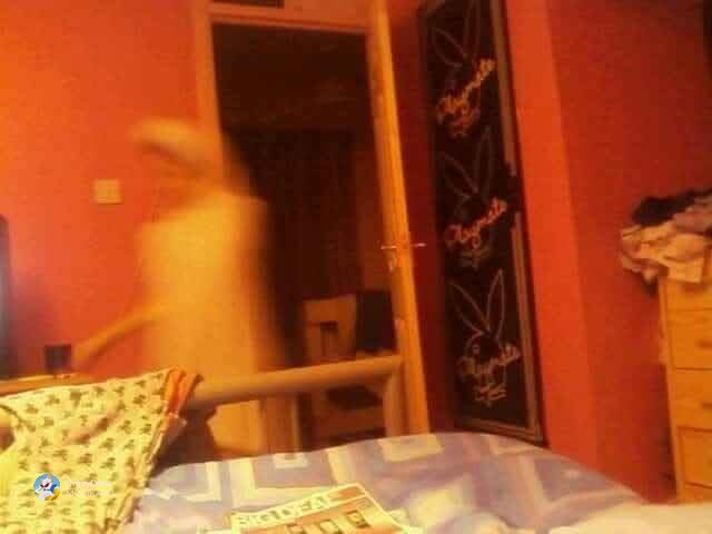 Жена во бело