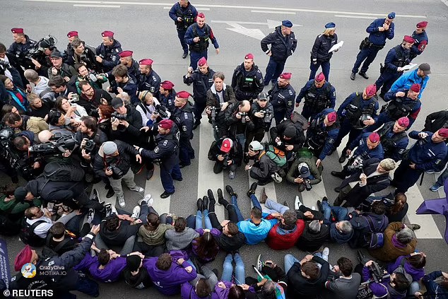 Напнатост пред гласањето: протести, блокади и интервенција на полицијата