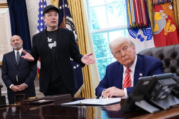 Може ли Доналд Трамп навистина да го депортира Илон Маск? Борбата на милијардерите стигна до закани за протерување – но, што вели законот?