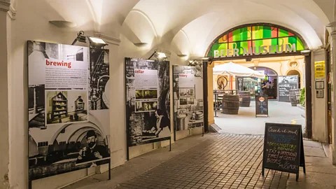Вековната традиција и техниките за точење се пренесуваат на глобалната пивска сцена