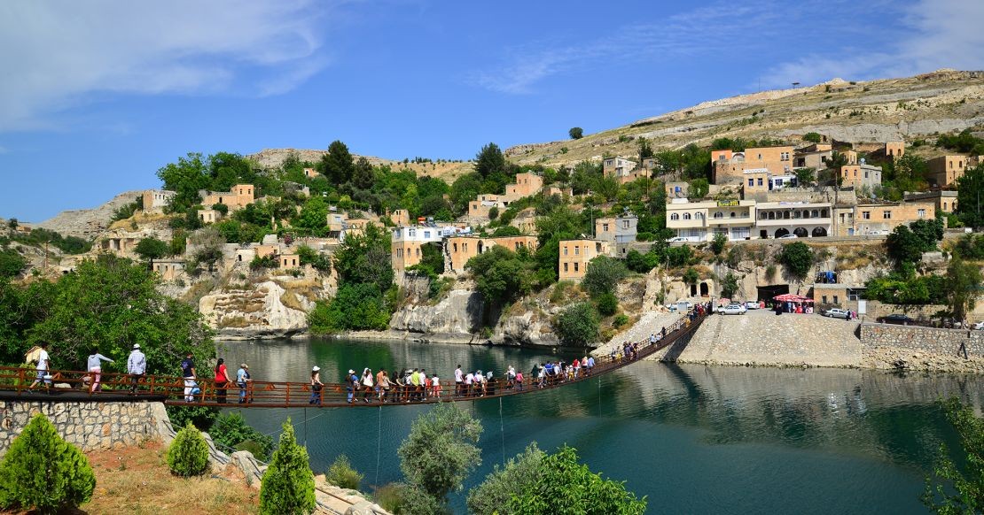 Халфети - Подводниот град во Турција каде цветаат црни рози