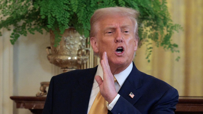 Трамп се заканува: „Ќе забранам европски автомобили ако фармацевтските компании не ги намалат цените“ – апсурдни и несвесни закани од Белата куќа