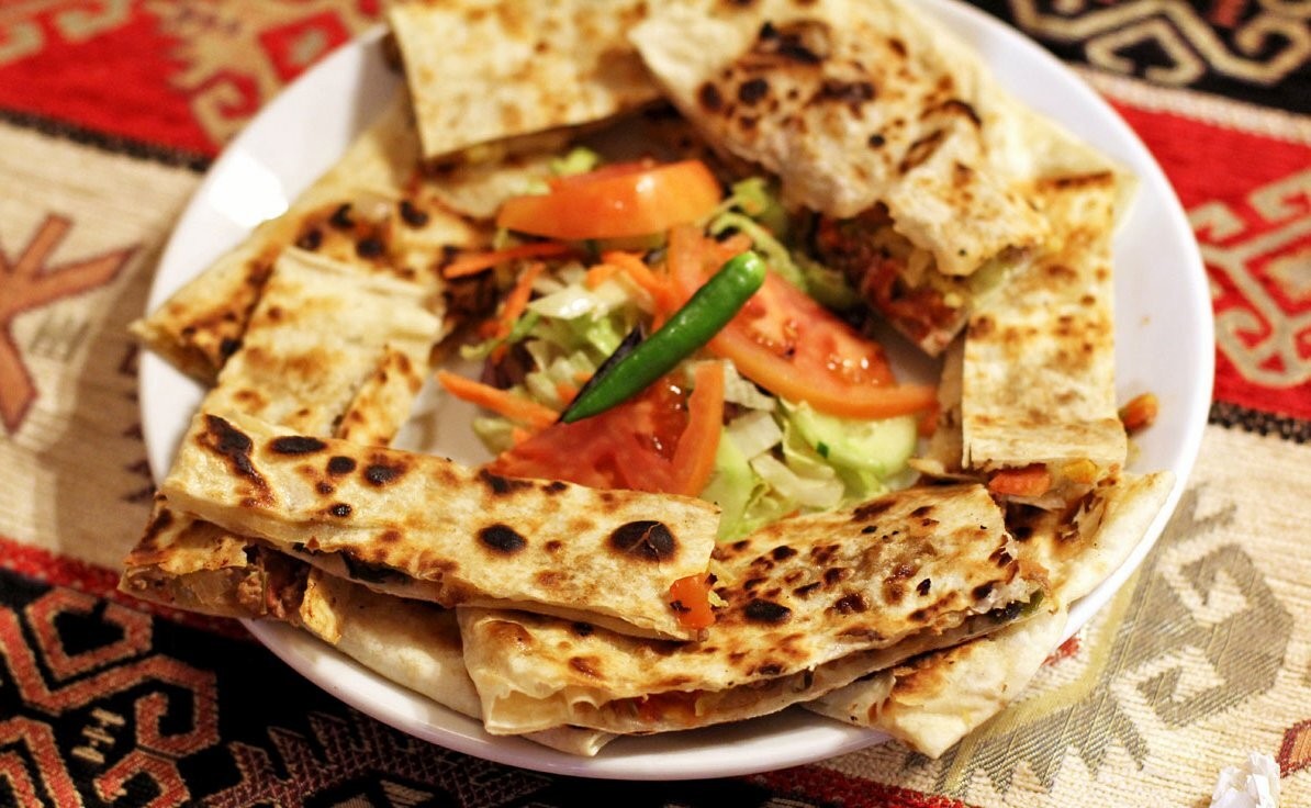 Гастрономија и сувенири: вкусови и спомени што траат вечно