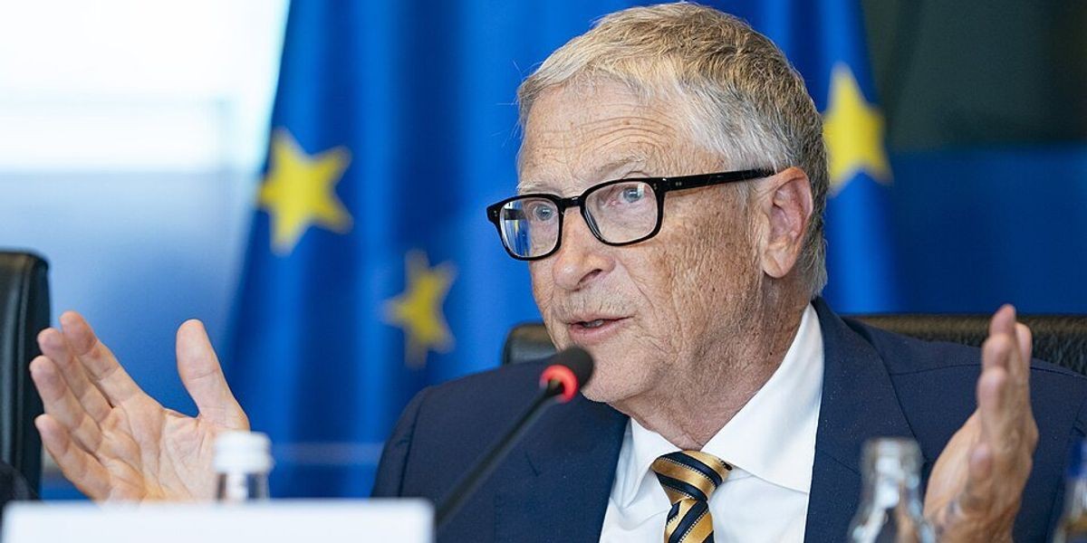 Бил Гејтс открива: Три клучни начини младите да останат чекор напред во добата на вештачката интелигенција