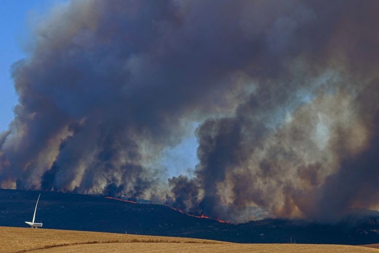 „Изгоревме живи“: Европа се гуши во пламен, над 40°C температури – најлоша сезона на пожари во историјата