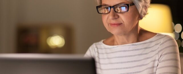 55% од постарите Американци користат некој вид на AI, најчесто преку гласовни асистенти