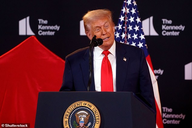 Трамп остро кон Холивуд