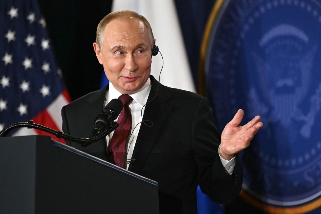 По повеќе години Путин и Трамп лице в лице во Алјаска – зошто баш сега и што се крие зад срдечноста на Путин?