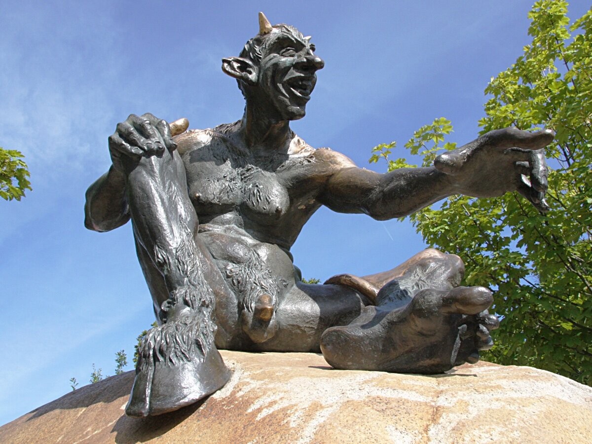 Por que a bruxa nua é a mais famosa do parque