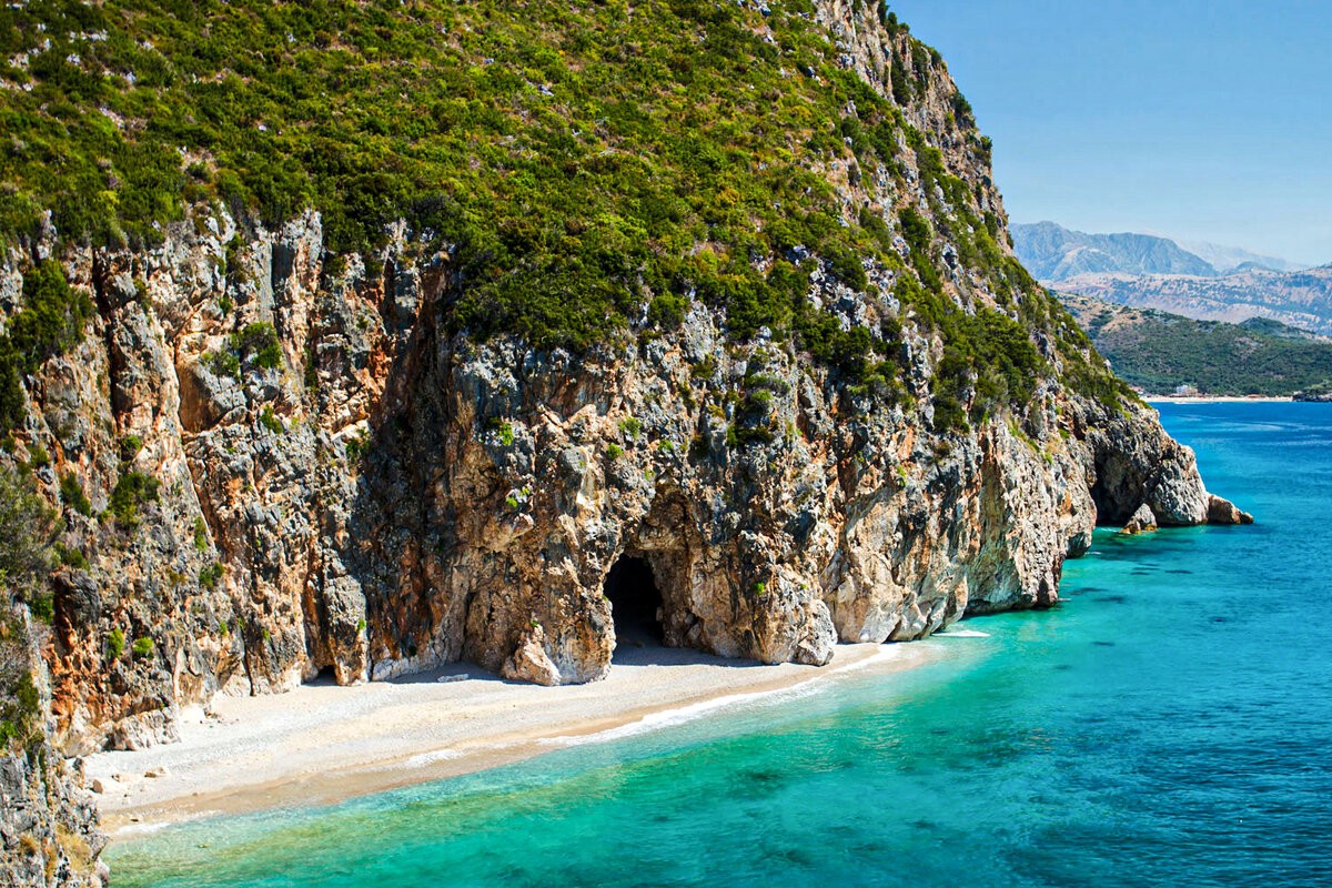 Тирана – срцето на Албанија пулсира со боја, енергија и спој на традиција и современост