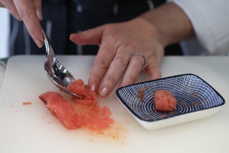 Рецепт за сочен јапонски омлет (тамагојаки): Тајните на вкусното „роловано“ јадење што ја краси секоја трпеза во Јапонија