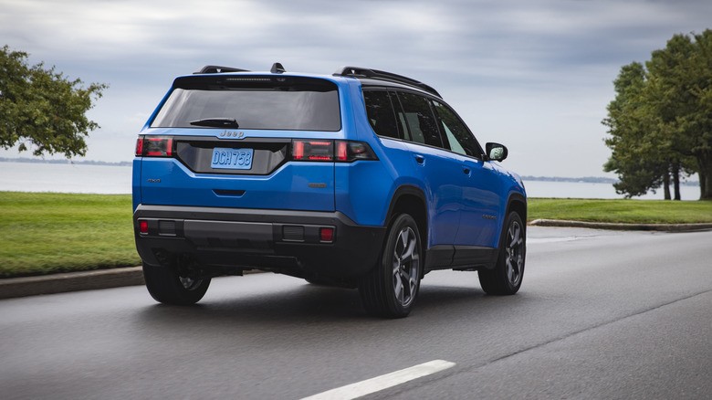 Нов Jeep Cherokee 2026: „Мачо“ изглед, хибриден мотор и потрошувачка од 6,4 литри на 100 км