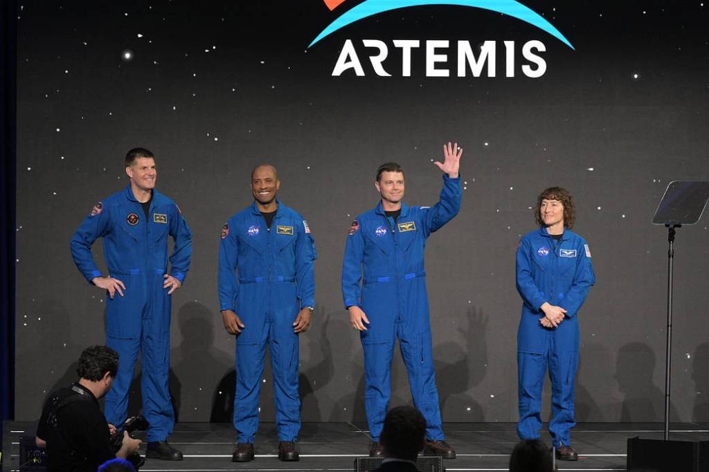 Artemis II носи четворица астронаути до Месечината и назад – а волонтерите ќе бидат нивните очи на Земјата