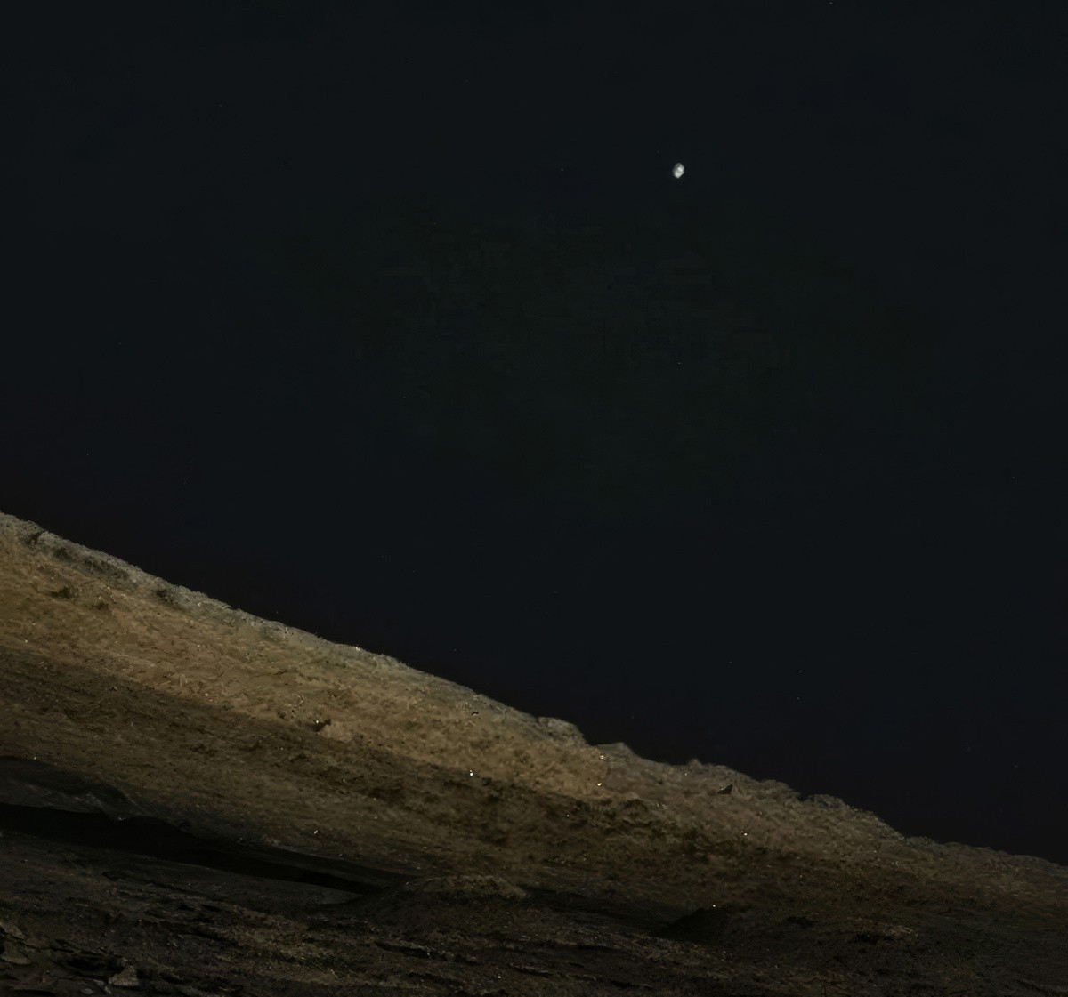 Марс низ темнина: Вистинските ноќни фотографии што NASA ретко ги објавува – што се крие зад црвените ноќи?