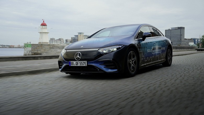 A era da bateria de estado sólido começa a ganhar forma: Mercedes percorre 1.206 km entre Stuttgart e Malmö com um EQS modificado
