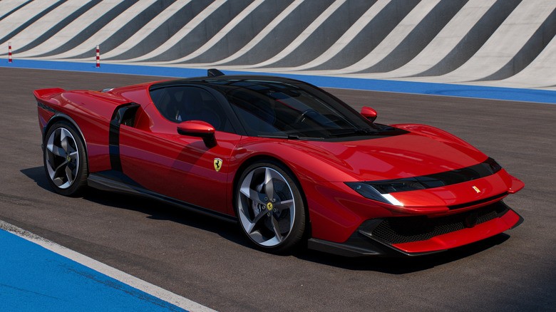 Ferrari 849 Testarossa - 1035 коњски сили и хибрид со дизајн што ги подели љубителите на автомобилите