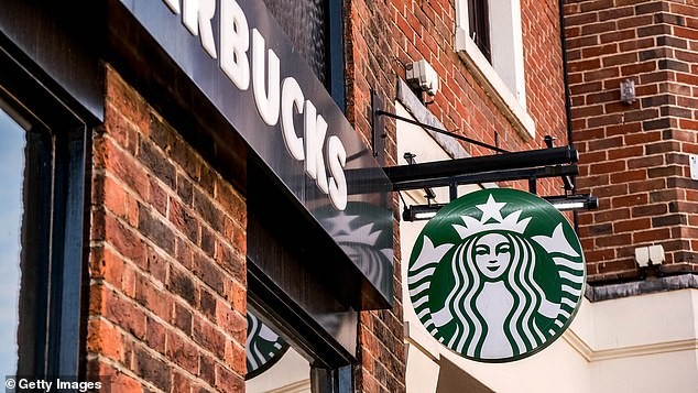 Кинески кафе-ланец, со евтини пијалоци, се заканува да го симне Starbucks од тронот во Америка – дали навистина може да успее со агресивната стратегија?