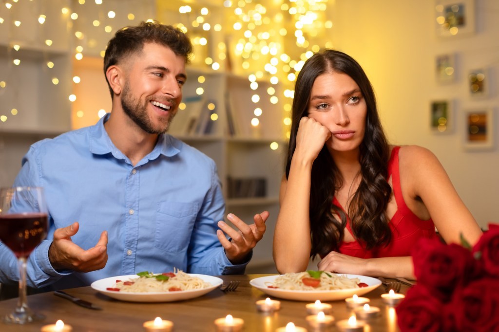 Odiar a los hombres podría convertirlas en las parejas más deseables: la teoría que divide las citas