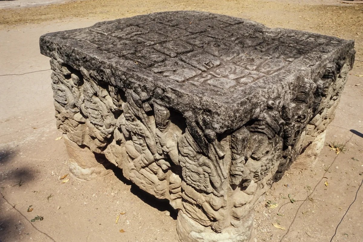 Las fechas grabadas en piedra: el Long Count y las fechas precisas reveladas por gestos
