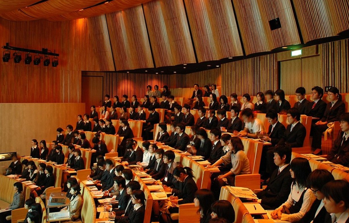 From Showa to the Miracle: The Birth of a Lifetime-Employment Culture