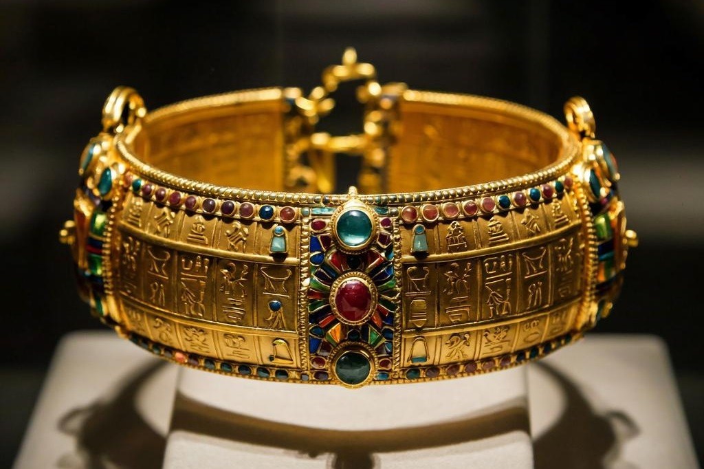 Pharaoh’s Bracelet Melted Down: A $3,700 Theft That Erased a 3,000-Year-Old Treasure
