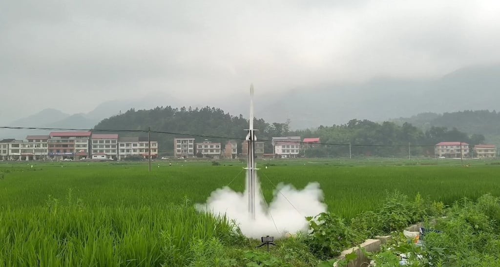 Vom Wohnzimmer zur Umlaufbahn: Mit billigen Mitteln eine Rakete, 400 Meter hoch – und trotzdem an eine Spitzenuniversität aufgenommen