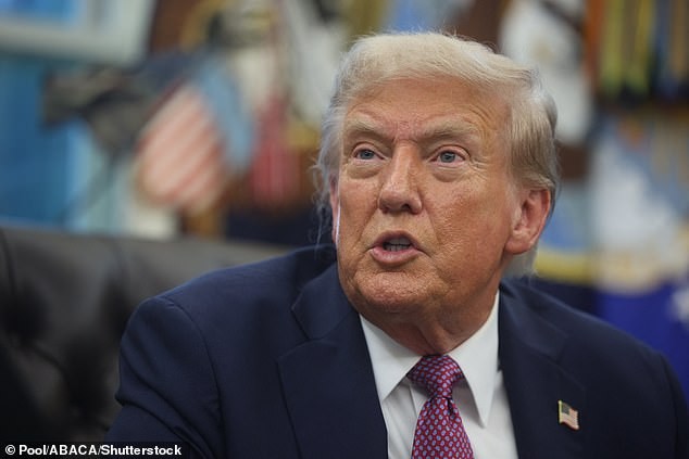 Трамп предупредува: „Бремените жени мора „да издржат болка“ и да избегнуваат парацетамол“