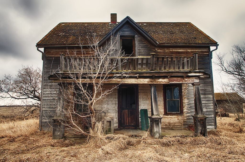Into the Abandoned Building