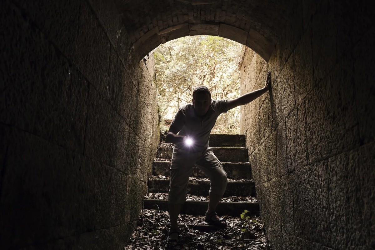 In the Underground Chamber: The Sound in the Dark