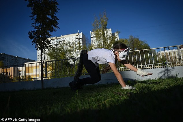 La extraña moda fitness que te obliga a moverte como un animal: caminar a cuatro patas, saltar y correr, todo por un cuerpo más definido