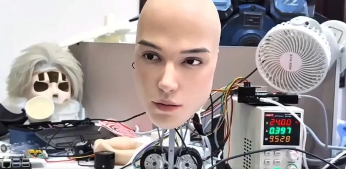 A Robot Face That Feels Human: 25 Micro Motors Bring Blink-Perfect Expressions to Life