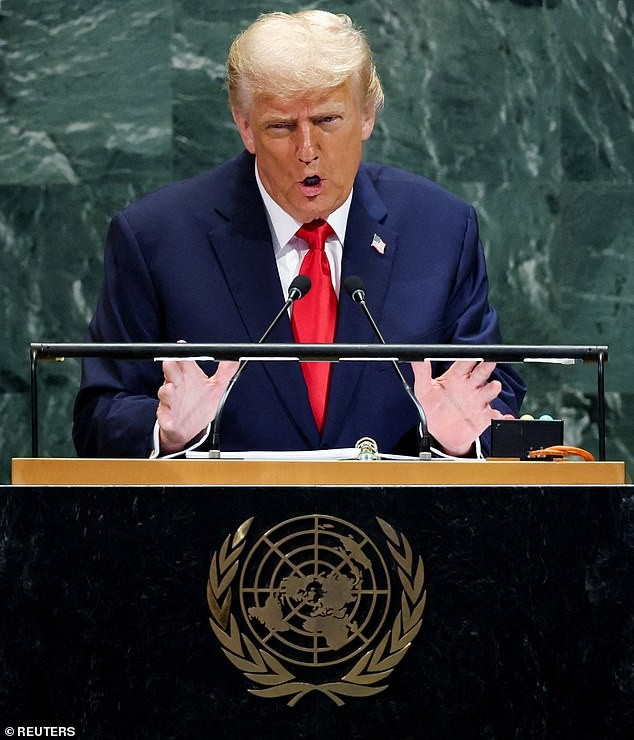 „Вашите земји одат во пеколот“: Трамп ги обвини ОН дека го финансираат уништувањето на Западот преку неконтролирана миграција и ја предвиде смртта на Европа