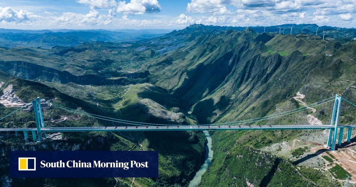 Светот во неверување: Највисокиот мост во историјата се отвора во кинеските планини, повисок дури и од најголемиот облакодер