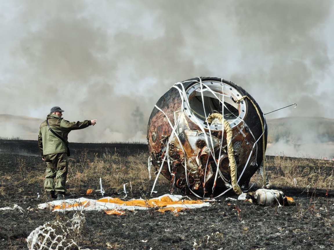 Did Life Catch a Ride on a Meteor? Russia’s Spacecraft Packed with 1,500 Flies, 75 Mice, Seeds—and Basalt Rocks—Aims to Prove Lithopanspermia