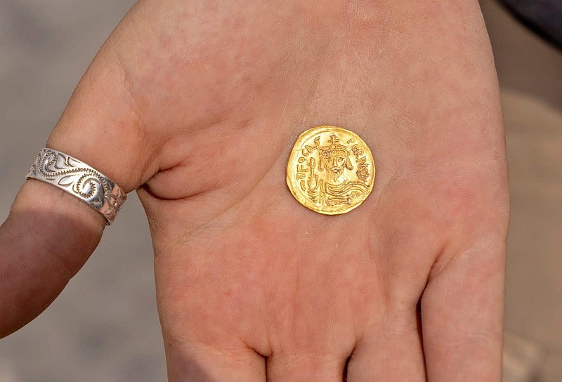 A Mixed Hoard: Coins and Jewelry as a Rare, Personal Cache