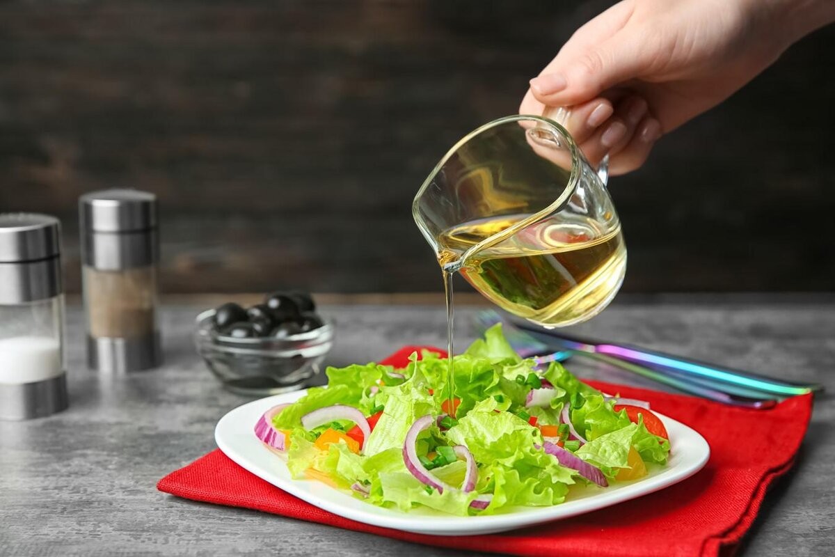 苹果醋并非灵丹妙药：高酸性可能伤牙喉，健康证据仍在探索