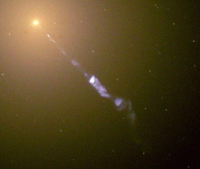 Entre 2017 e 2021, o campo magnético ao redor de M87* inverteu pela primeira vez