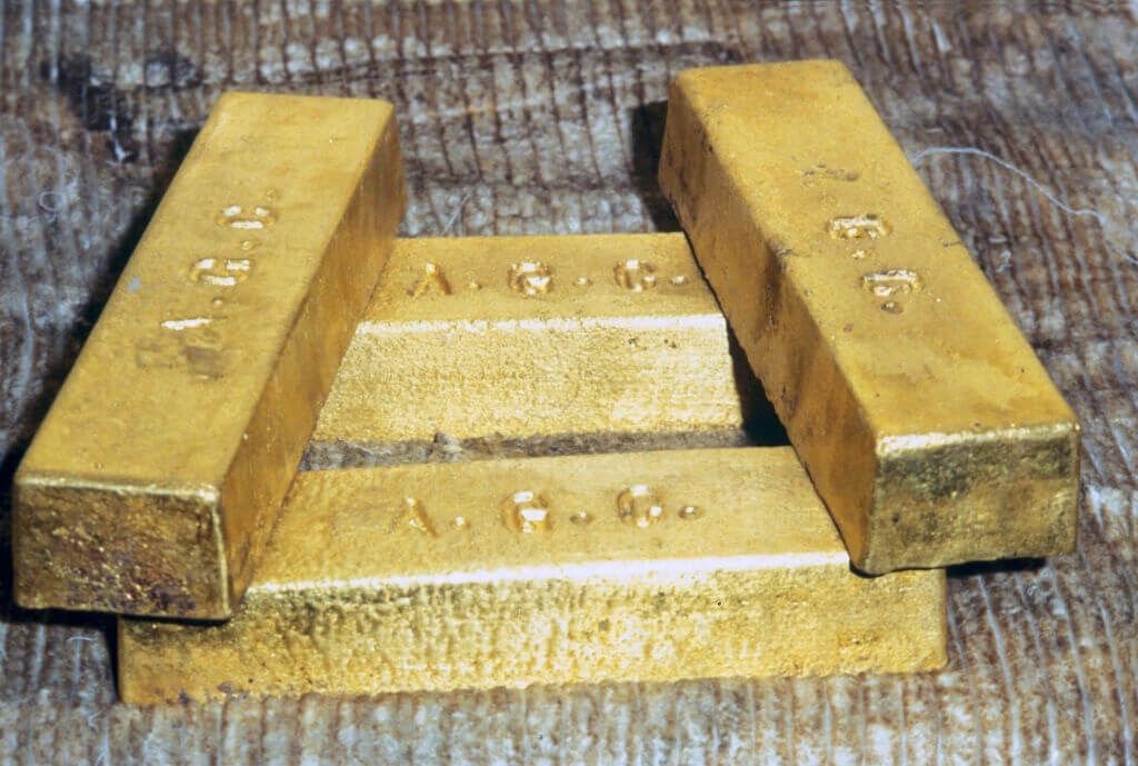 Im Garten gefunden, doch der Preis des Schicksals: 28 Goldbarren, 800.000 Euro – und ein Rechtsdrama, das alles veränderte