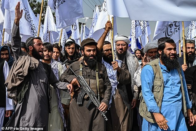 Le neveu d’un commandant taliban obtient l’asile au Royaume-Uni et peut faire venir sept proches, même sans parler anglais