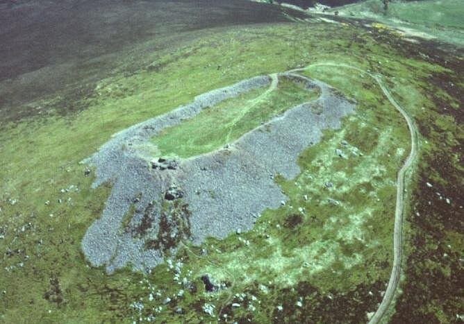 Fortalezas que se funden: el enigma de los fuertes vitrificados de Escocia