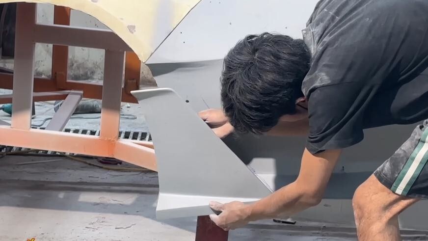 Au Vietnam, une Nissan ancienne se métamorphose en réplique Lamborghini : une voiture qui fascine et inquiète