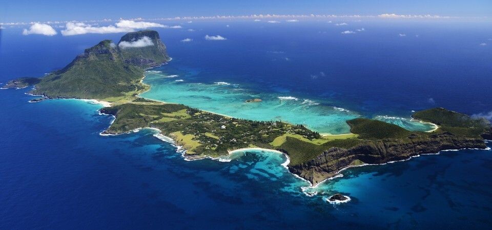 Една остро карпа во морето сведочи за изгубениот континент и ја спасува природата од заборав