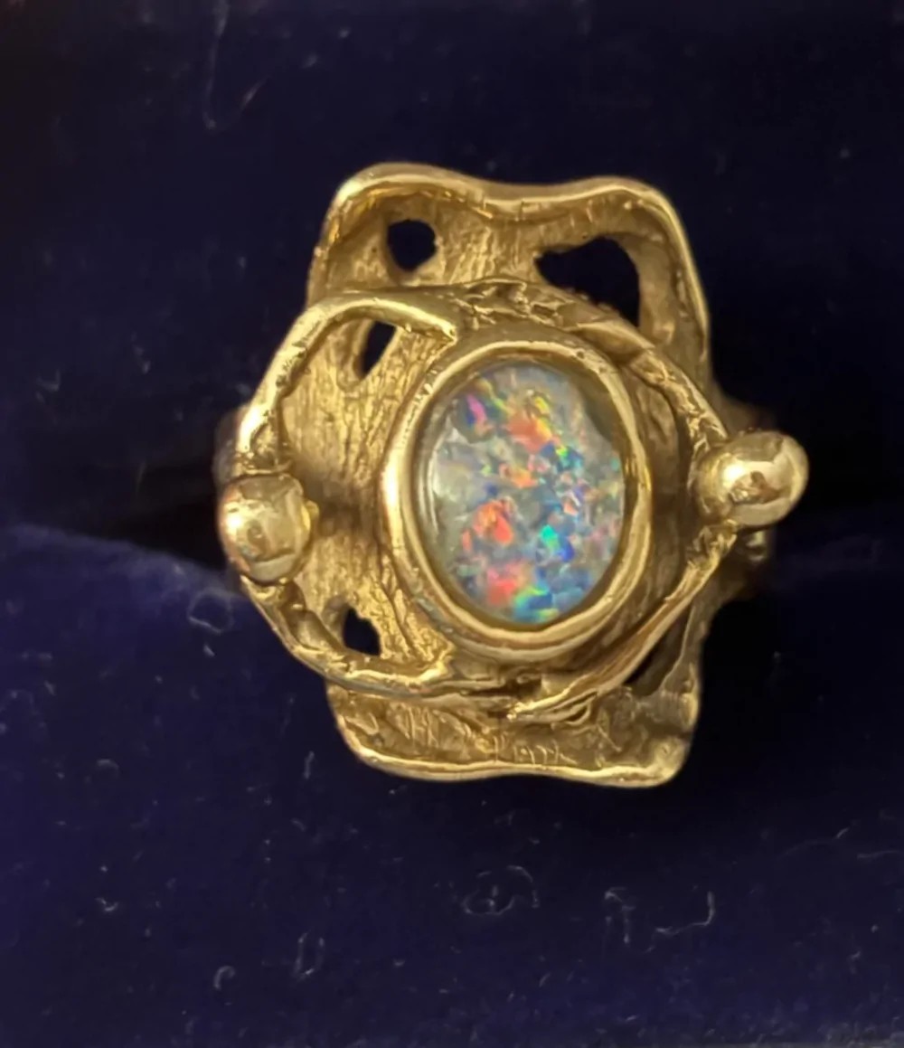 Preisfakten und das Farbenspiel des Opals: Wie viel könnte der Ring wert sein und warum Opale so besonders sind
