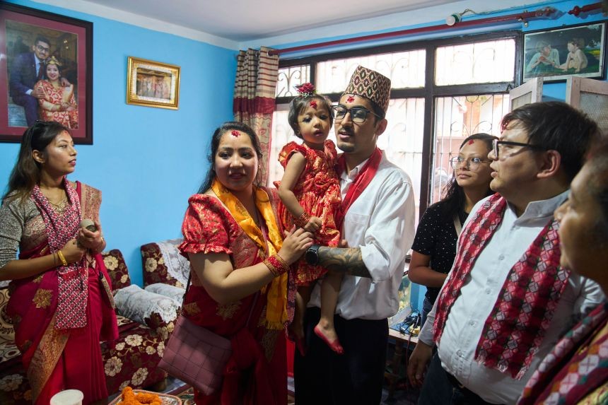 La procesión y el reinado: Indra Jatra, Dashain y la bendición presidencial