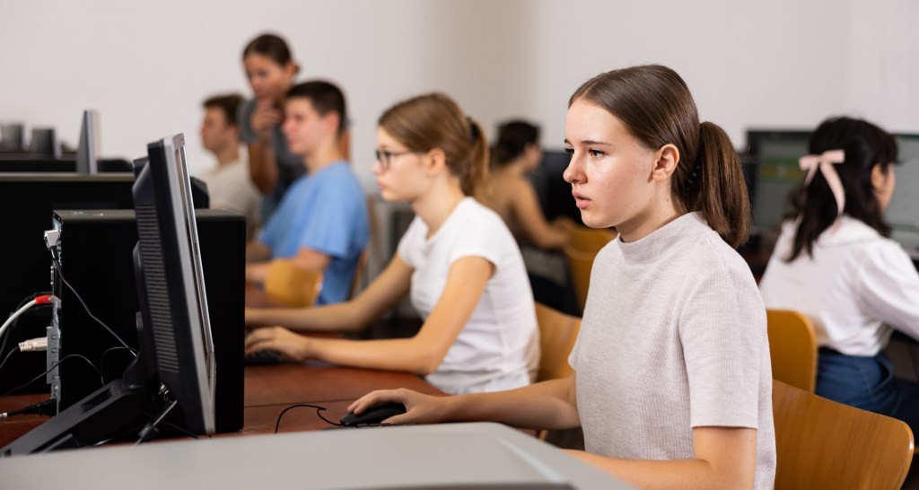 Google Docs : le nouveau « chat AOL » des lycéens, selon une professeure et créatrice de contenu